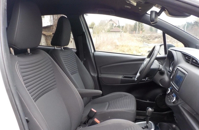 Toyota Yaris cena 32900 przebieg: 49871, rok produkcji 2019 z Stąporków małe 436